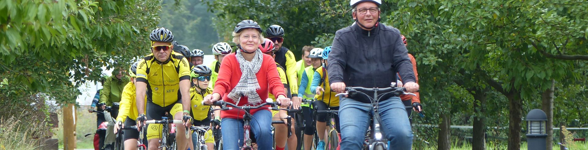 Auftakt Stadtradeln 2021: Radfahrer*innen in Sport- und Freizeitkleidung